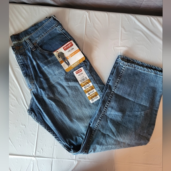 NEW Men Wrangler jeans Size 34X29 - Picture 1 of 5